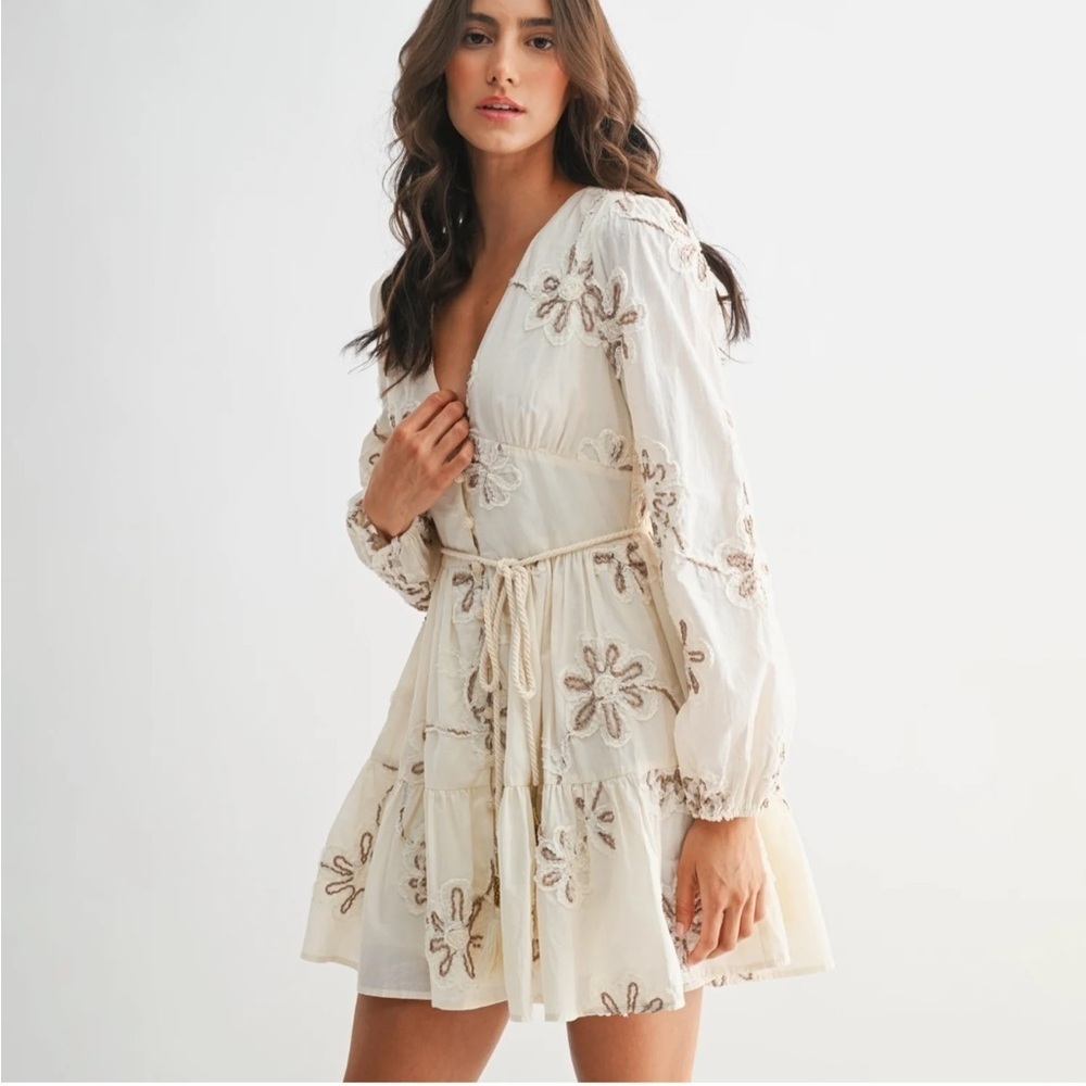 Camellia Isla Embroidered Dress NWOT, sz : small - Picture 2 of 15
